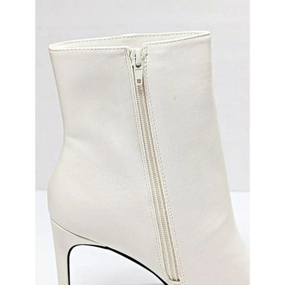 Journee Collection Women's Silvy Heel Bootie White Size 10 (MSRP $100) - Picture 7 of 11
